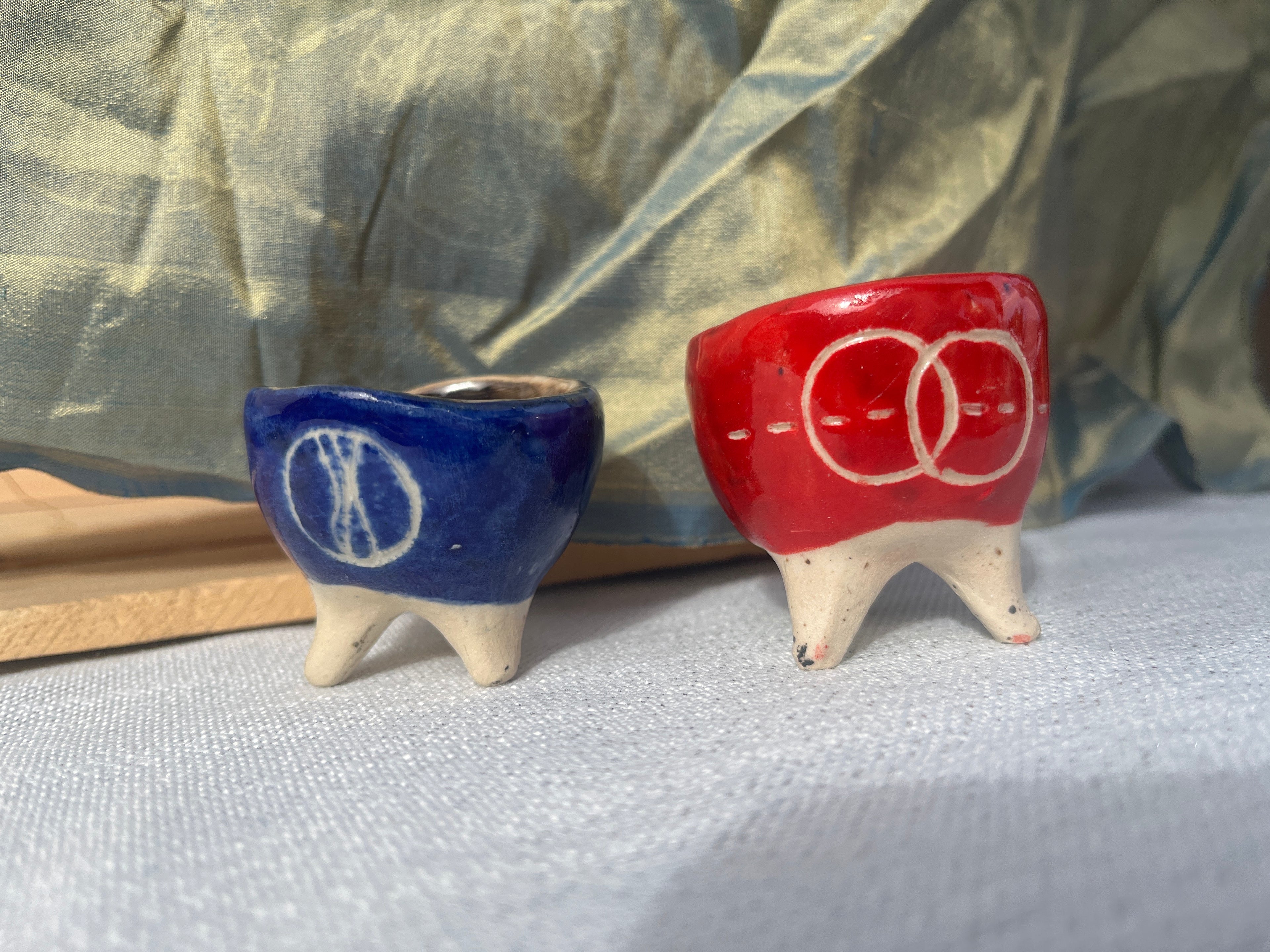 Tiny cauldrons